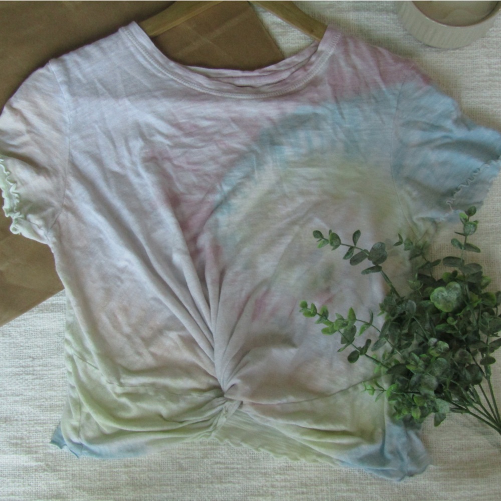 American Eagle tie dye tee in the size small.